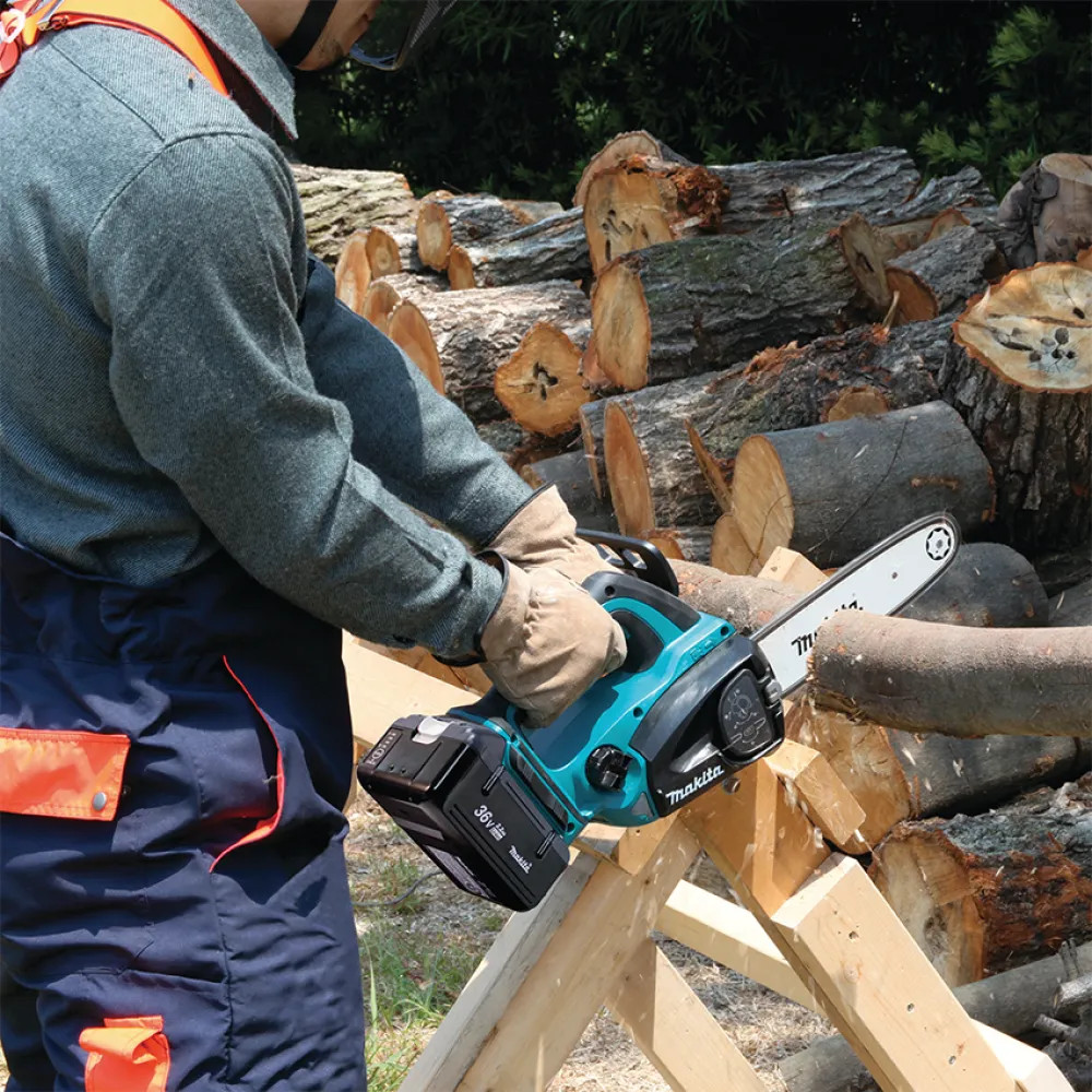 Makita 36V Lithium Ion Cordless Chain Saw Kit with Batteries and Charger HCU02C1