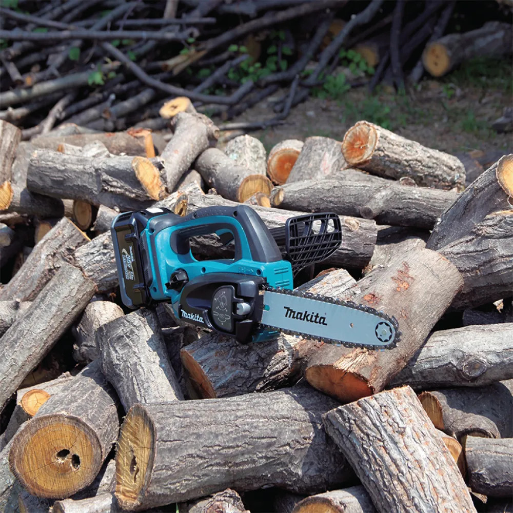 Makita 36V Lithium Ion Cordless Chain Saw Kit with Batteries and Charger HCU02C1
