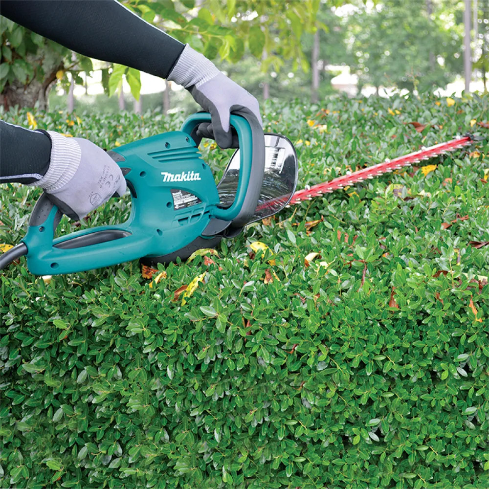 Makita 22 Electric Hedge Trimmer with Built In Clutch System 4.8 AMP Motor 3200 SPM UH5570