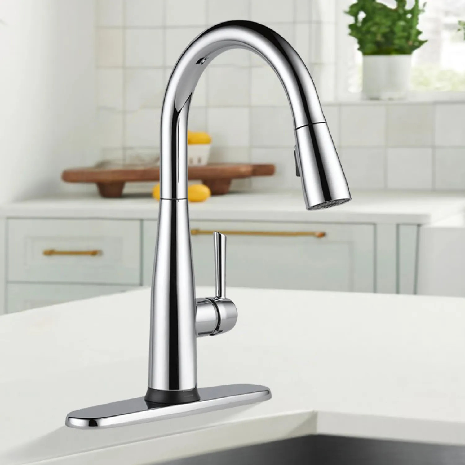 Delta 9113T-DST Delta Essa Single Handle Pull-Down Kitchen Faucet, Touch2O, DIAMOND Seal, MagnaTite, ADA, 1.8 GPM, Chrome - 9113T-DST