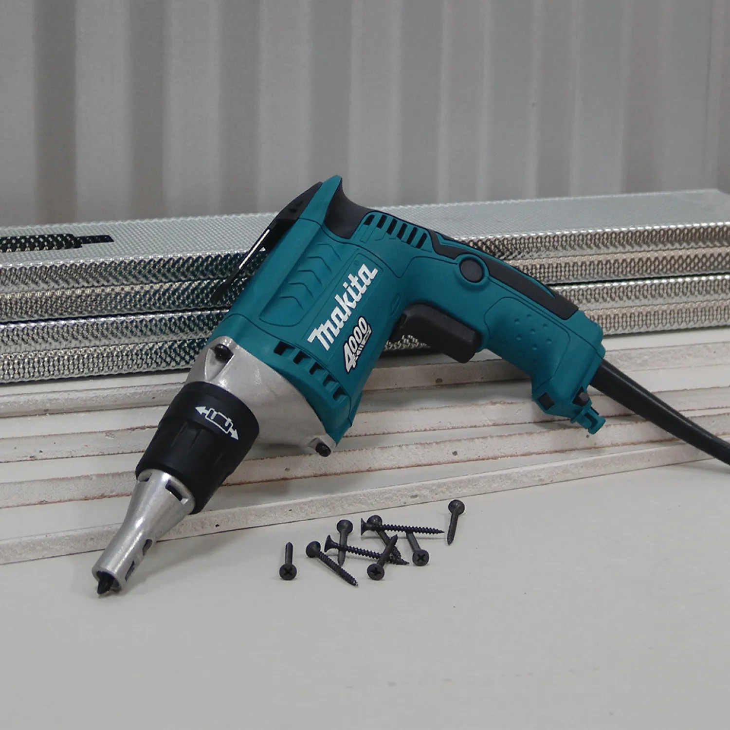 Makita FS4200 Makita 6A Corded Drywall Screwdriver with 10-Pack 1