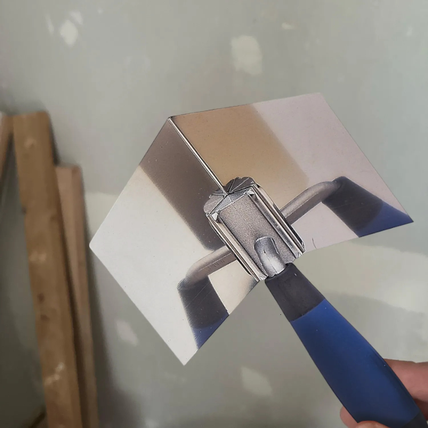 Mintcraft 16460-ESH3L Vulcan Steel Drywall Corner Trowel with ErgoSoft Handle - 16460-ESH3L