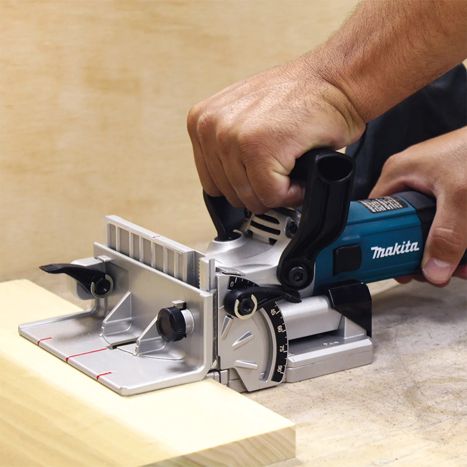 Makita PJ7000 Makita Plate Joiner with Cast Aluminum Pivot Fence and Six Depth Settings, 5.6-Amp Motor with 11,000 RPM - PJ7000