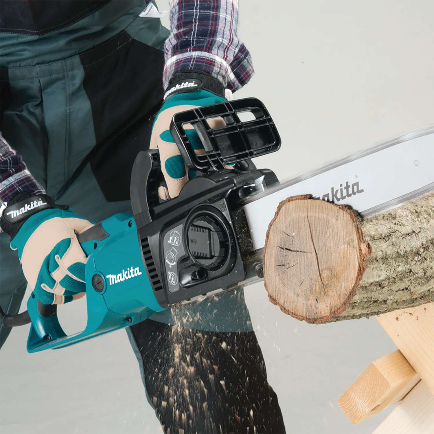 Makita UC4051A Makita 16in Corded Electric Chain Saw with Electric Chain Brake, 2900 FPM, Tool-less Blade and Chain Adjustment/Replacement - UC4051A