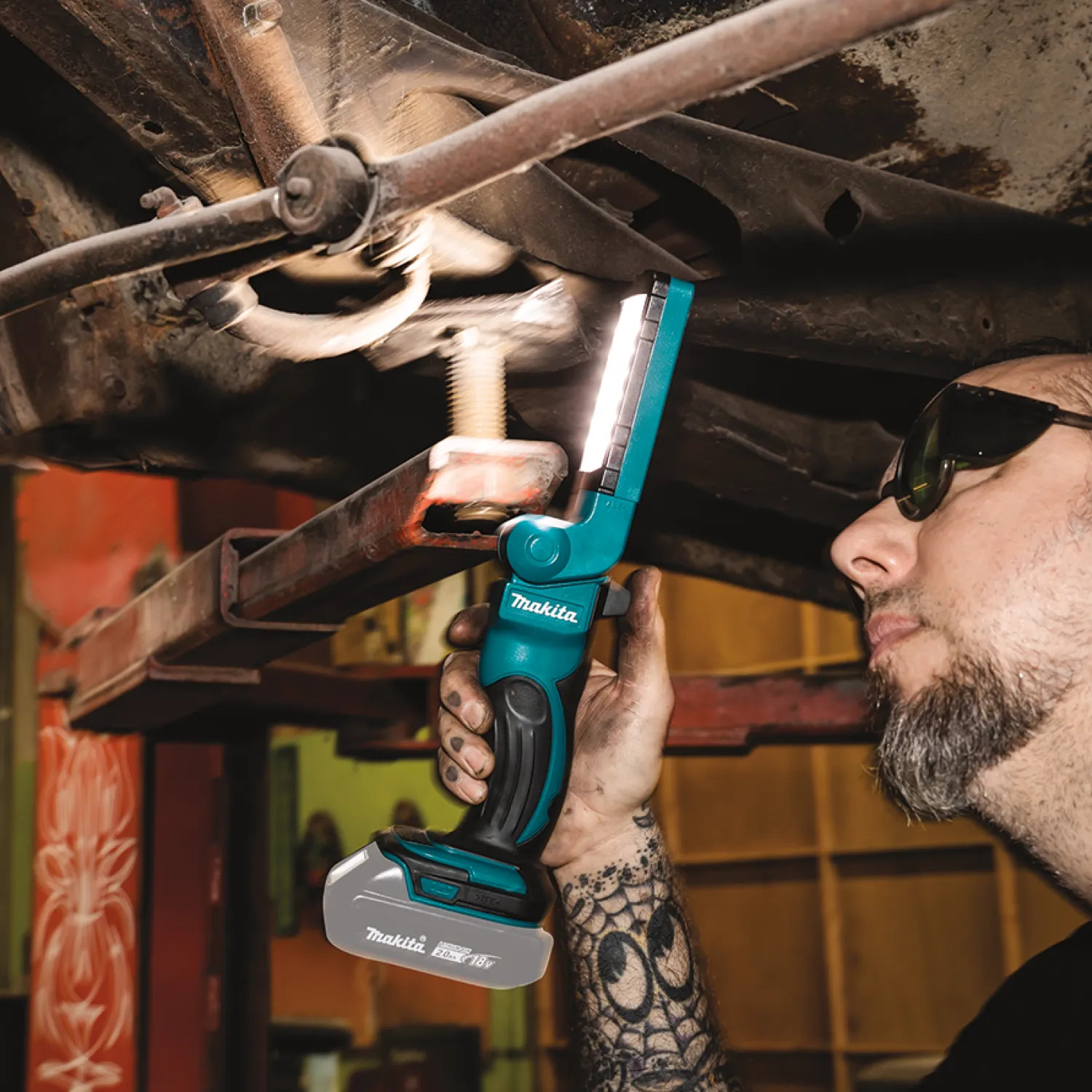 Makita DML801 Makita 18V LXT Cordless 12 L.E.D. Flashlight, 5.0Ah - DML801