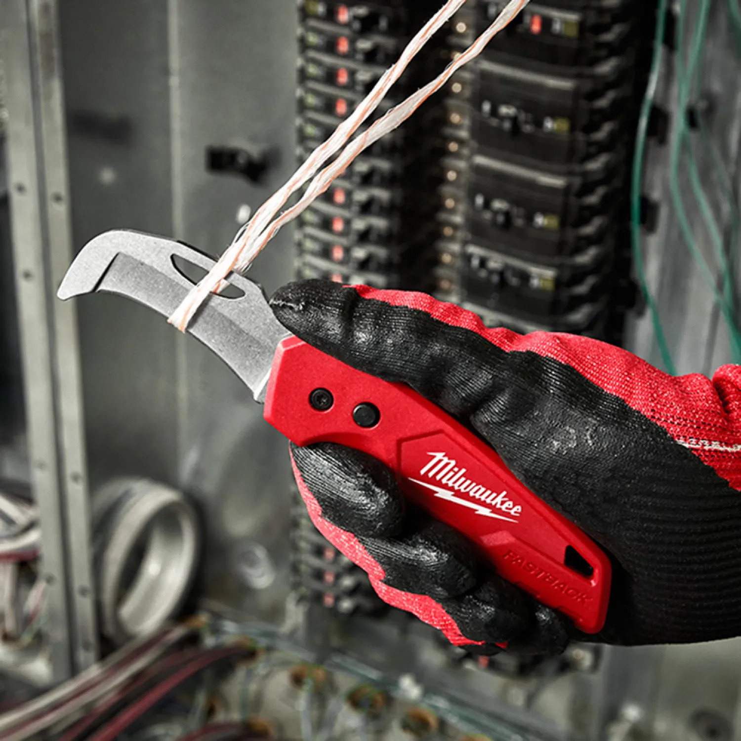 Milwaukee 48-22-1526 Milwaukee FASTBACK Blunt Tip Hawkbill Folding Knife with Stainless Steel Blade and Press and Flip Opening - 48-22-1526