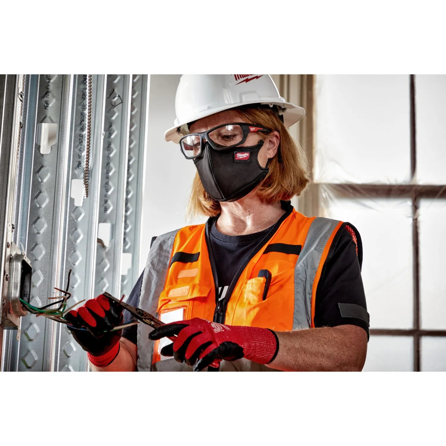 Milwaukee 48-73-4239 Milwaukee 48-73-4239 10PK 3-Layer Performance Face Mask