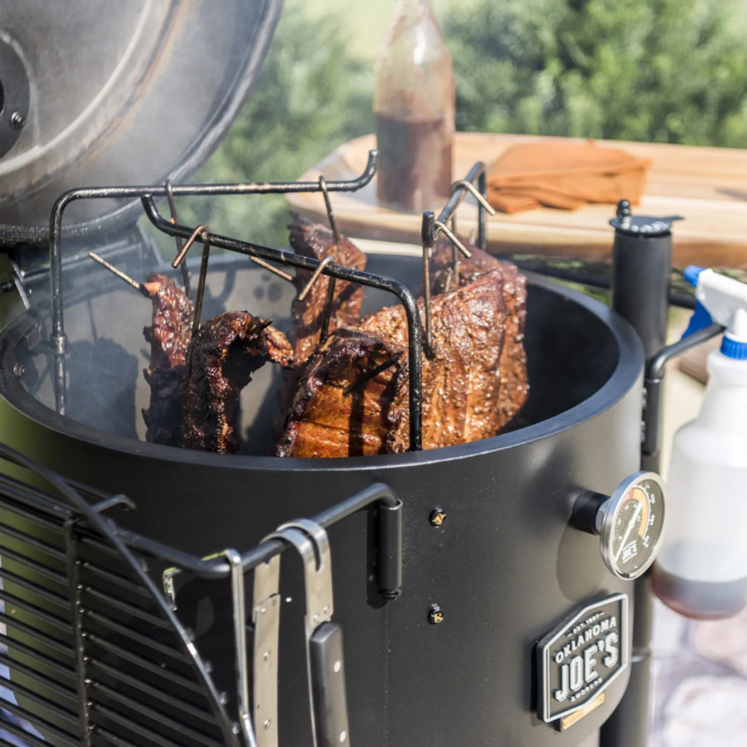 19202097 Oklahoma Joe's Bronco Drum Smoker with Porcelain-Coated Steel Cooking Surface, Charcoal - 19202097