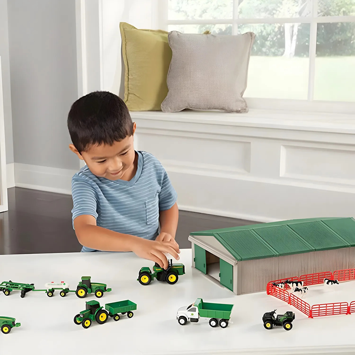 46276 TOMY John Deere 70-Piece Farm Value Set for Ages 5 and Over - 46276