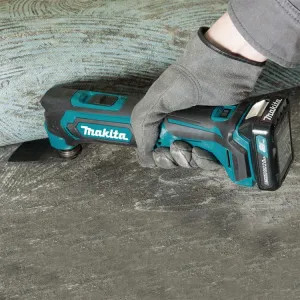Makita MT01R1 Makita 12V CXT Lithium-Ion Cordless Oscillating Multi-Tool Kit with 2.0Ah Battery, Charger, Adapter, Plunge Blade, and Tool Case - MT01R1