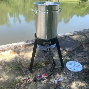 200-490 Bayou Classic 30-qt Aluminum Turkey Fryer Kit with Perforated Poultry Rack, Lift Hook, Cast Aluminum Burner, LPG Hose, 18-lb Turkey Capacity - 200-490