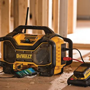  DCR025 DeWALT DCR025 12V/20V Bluetooth Radio Charger