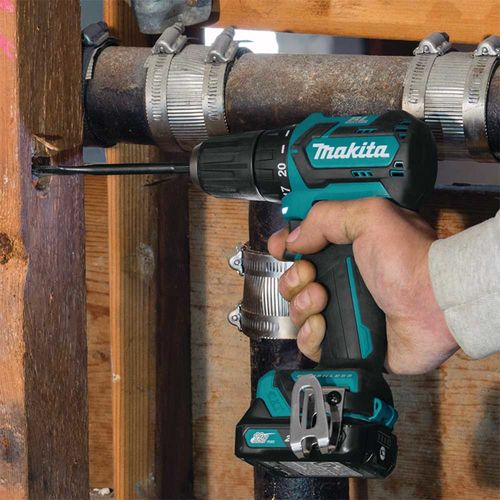 Makita 2.0Ah 12V max CXT Lithium Ion Brushless Cordless 3 8 Driver Drill Kit FD07R1