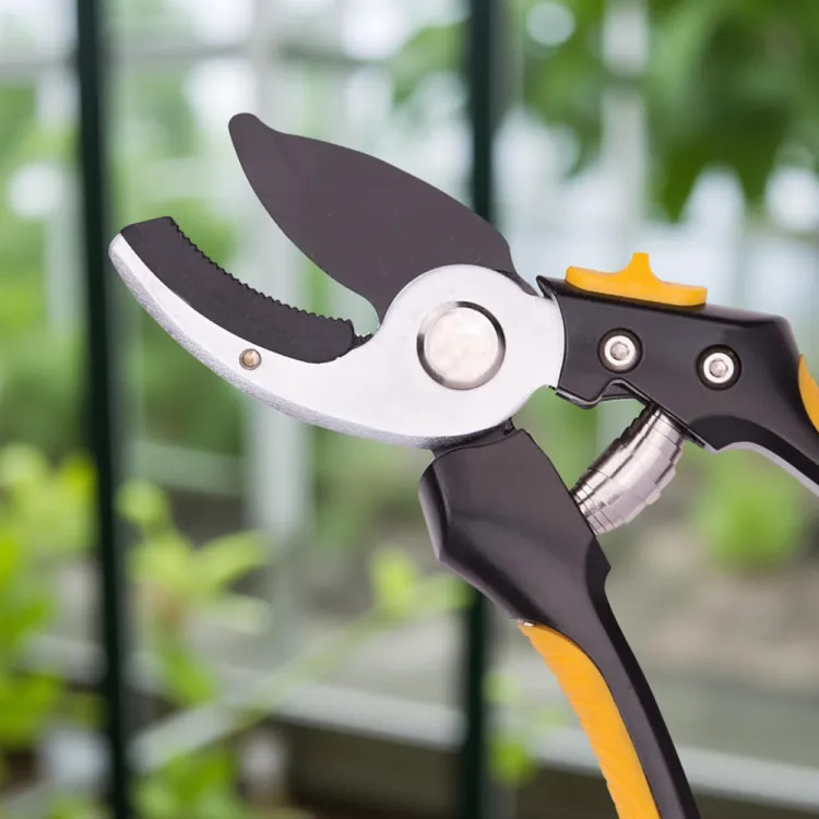 Landscapers Select 8" Anvil Pruner with Cushion-Grip Aluminum Handle and Teflon-Coated Steel Blade, 1/2" Cutting Capacity - GP1409