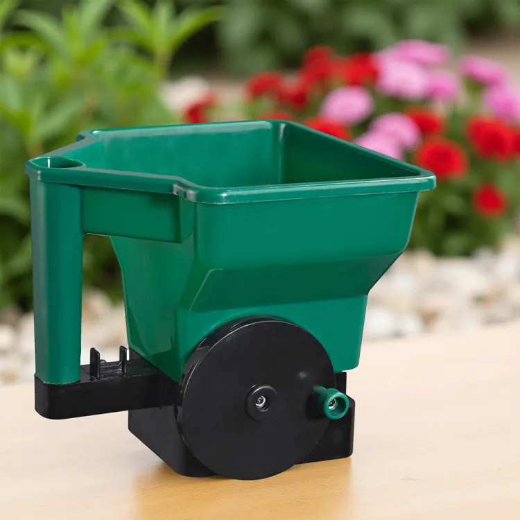 Landscapers Select Hand-Held Spreader, 3 L Capacity, 6' to 12' Spread, Green - HYG-03D