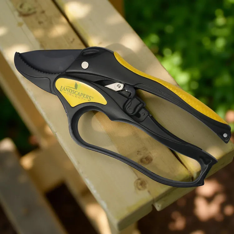Landscapers Select 8" Heavy Ratcheting Anvil Pruner with Steel Blade and Aluminum Handle, 7/8" Cutting Capacity, Teflon Coated - TP1501