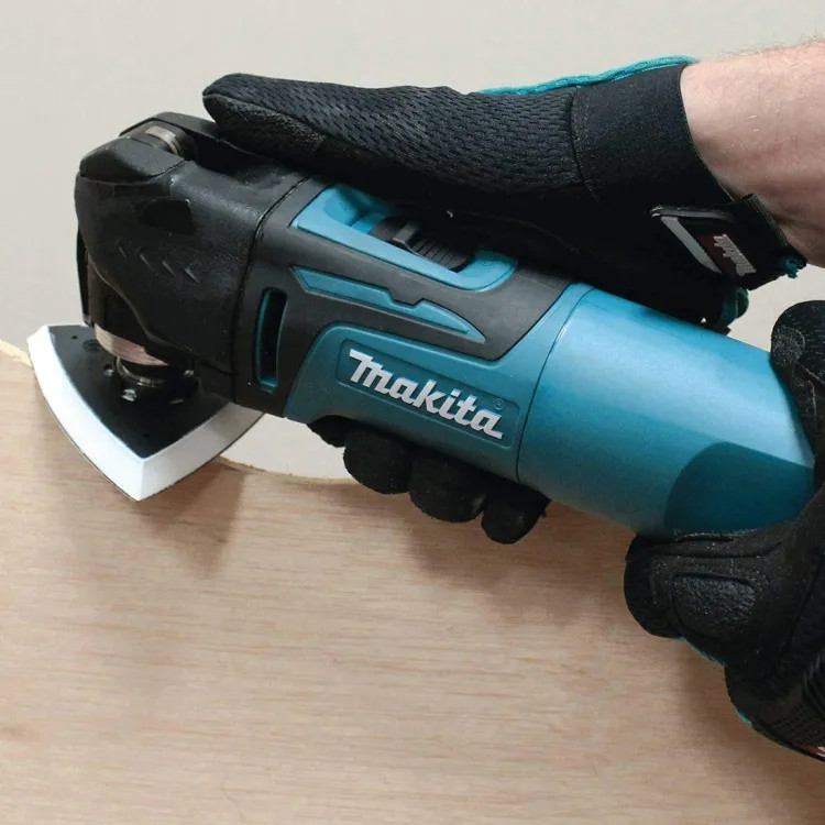 Makita Oscillating Multi-Tool Kit with Variable Speed, 3 Amp Motor with 6,000 - 20,000 OPM - TM3010CX1