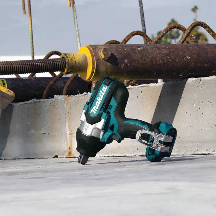 Makita 18V LXT Lithium-Ion Brushless Cordless High Torque 3/4" Square Drive Impact Wrench, Tool Only - XWT07Z