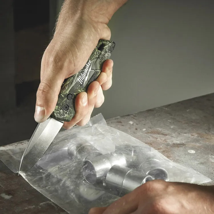 Milwaukee FASTBACK Camo Folding Knife with Stainless Steel Blade and Press and Flip Opening - 48-22-1524 