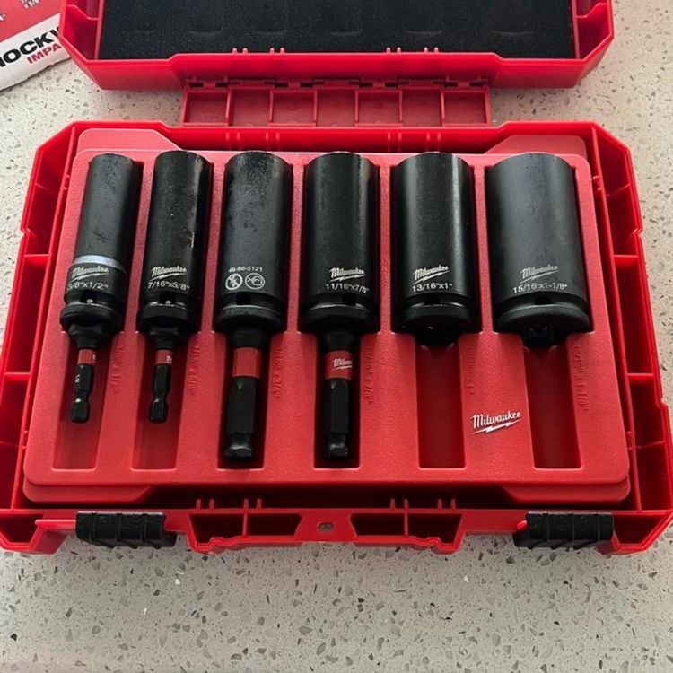 Milwaukee 10-Piece SHOCKWAVE Lineman's 2-in-1 12-Point Socket Set - 49-66-5125