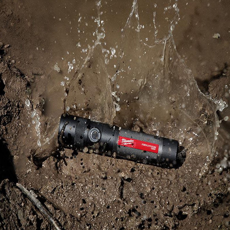 Milwaukee REDLITHIUM USB 1100 Lumens Twist Focus Flashlight - 2161-21