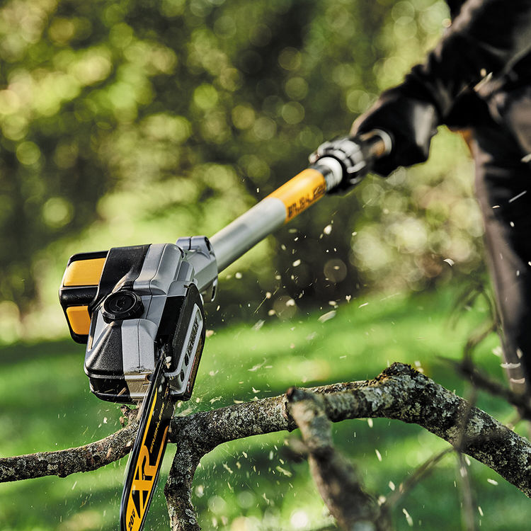 DeWALT DCPS620M1 20V Pole Saw - 8"
