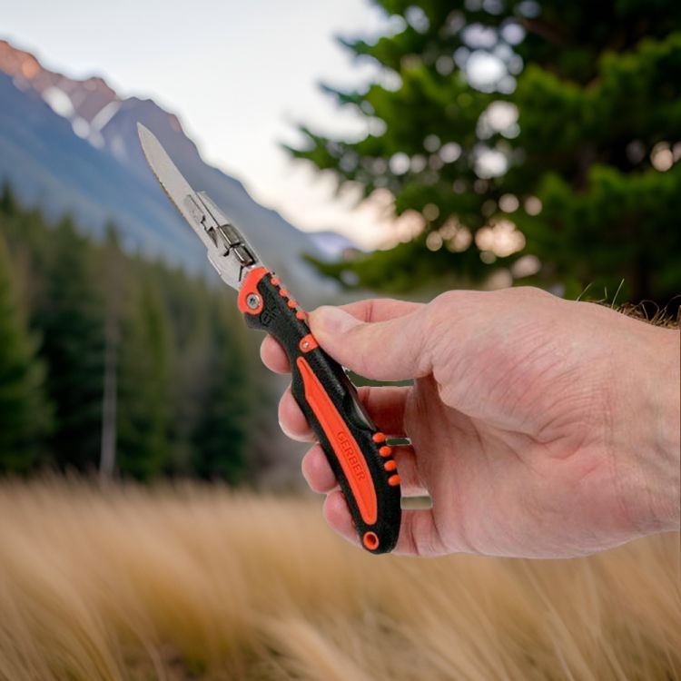 Gerber Vital Pocket Folding Knife with 6 Replaceable #60 Razor Blades and Rubber Overmold Handles, Hi-Vis Orange - 31-002736N