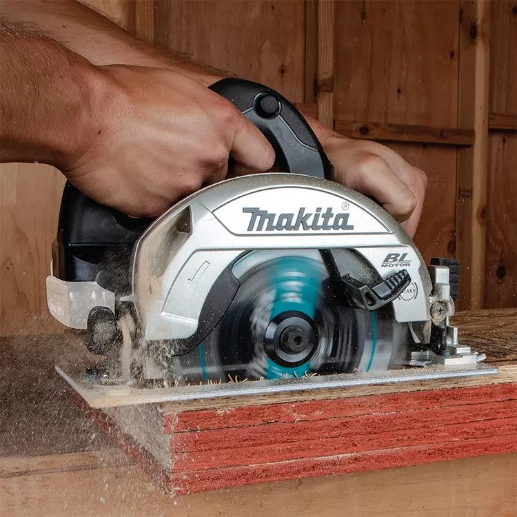 Makita 18V Circular Saw With 6-1/2" Blade - XSH04ZB