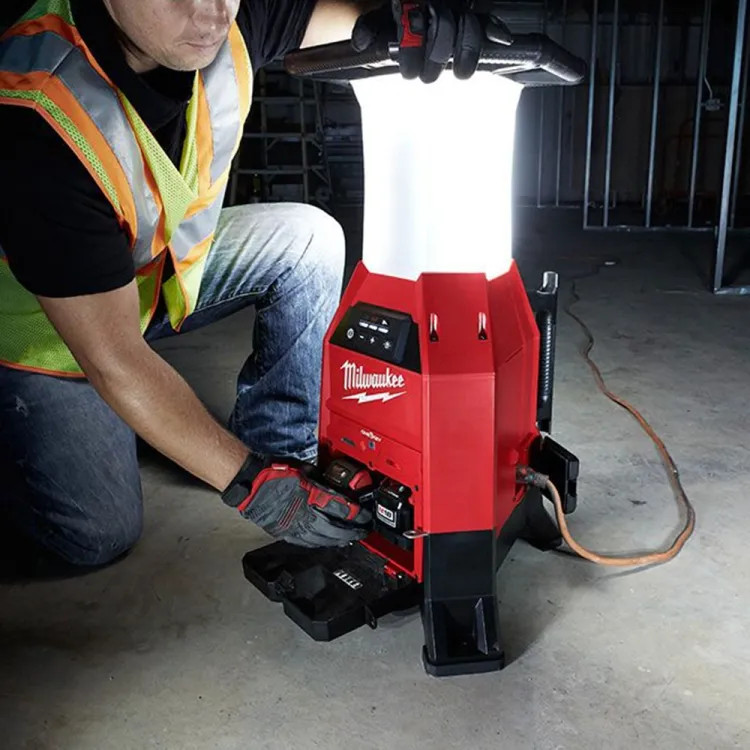 Milwaukee M18 18-Volt Lithium-Ion Cordless RADIUS Site Light and Charger (Tool-Only) with 9,000 Lumens, ONE-KEY Compatible - 2150-20