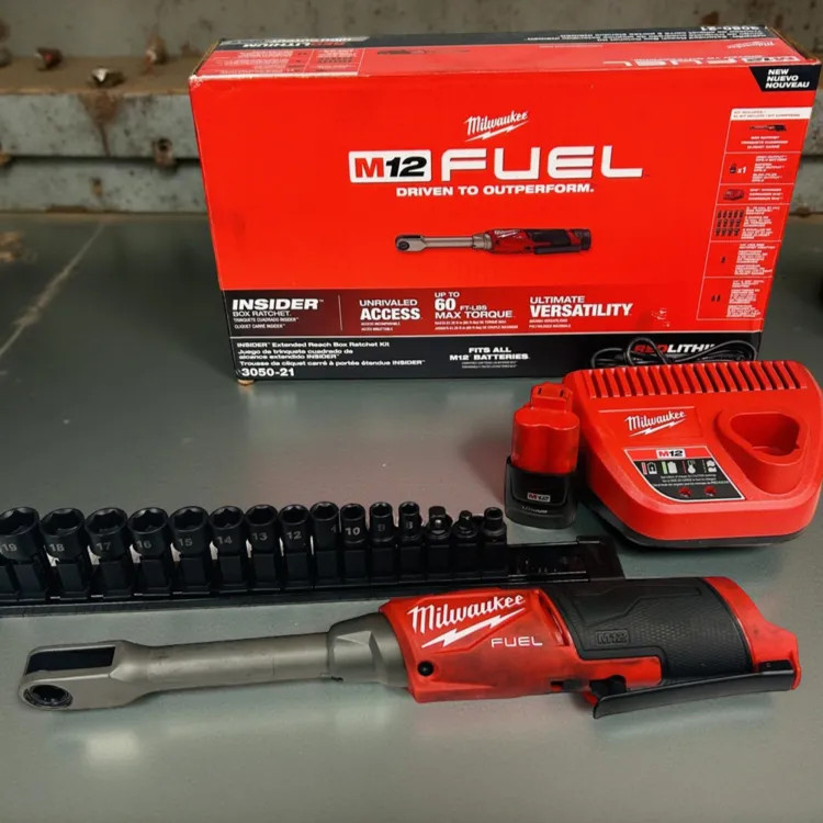 Milwaukee 13-Pc M12 FUEL INSIDER 12V 1/4" - 3/8" Extended Reach Box Ratchet Kit with (3) Adapters, 2.5 Ah Battery, and Charger - 3050-21 