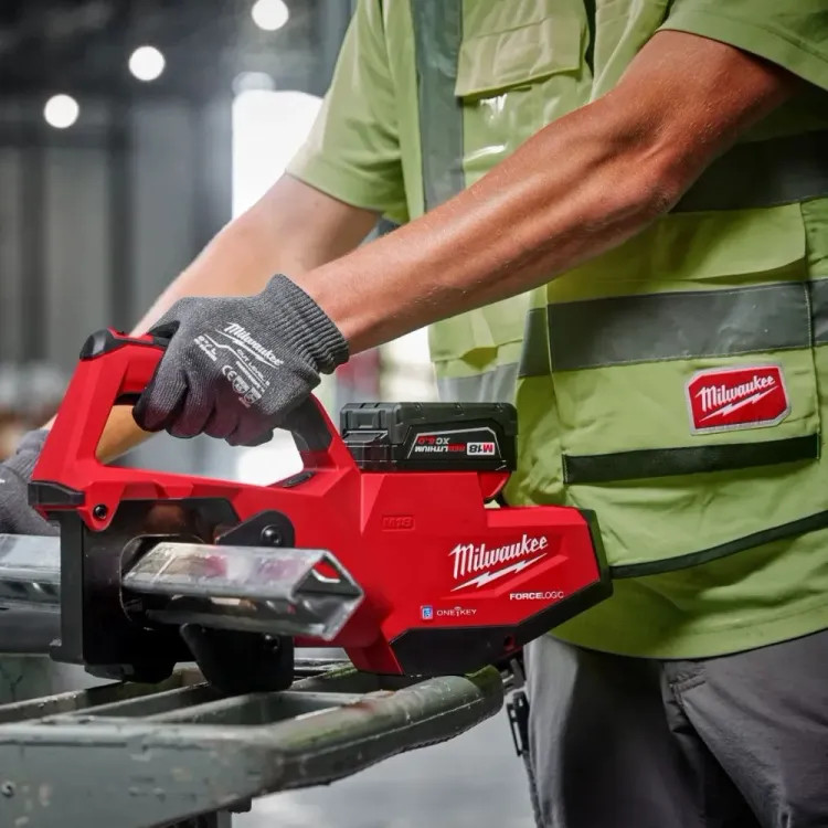 Milwaukee M18 FORCE LOGIC Single Channel Strut Shear Kit with Strut Shearing Dies, XC5.0 Battery, Multi-Voltage Charger, and Contractor Bag with Die Pockets - 2933-21