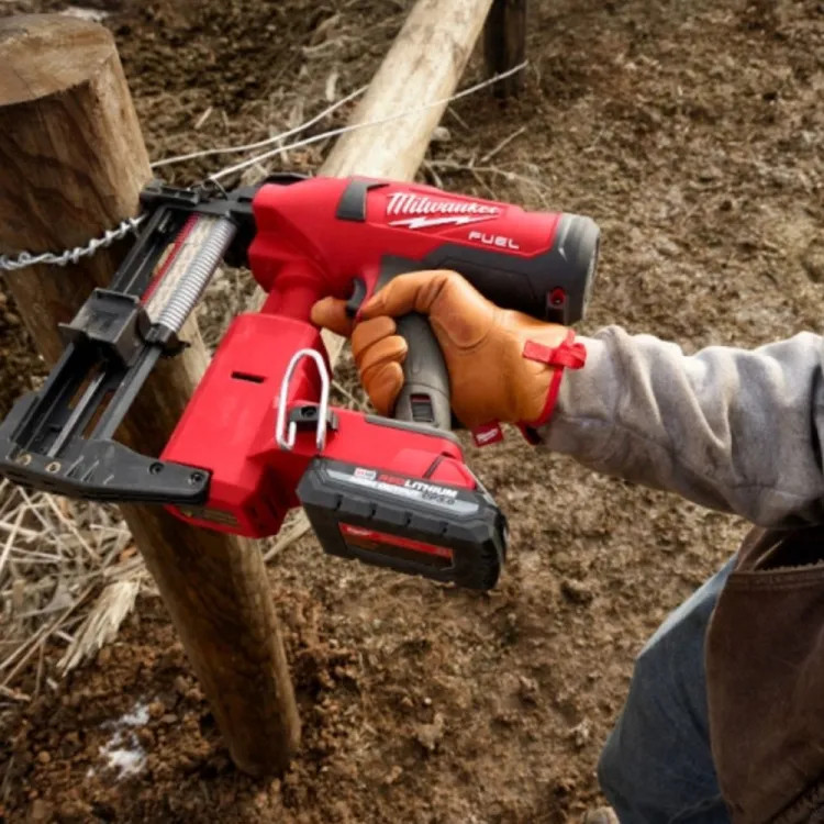 Milwaukee 1-1/2" 9-Gauge Galvanized Staples for M18 FUEL Utility Fencing Stapler (960 Per Box) - MPU112-960