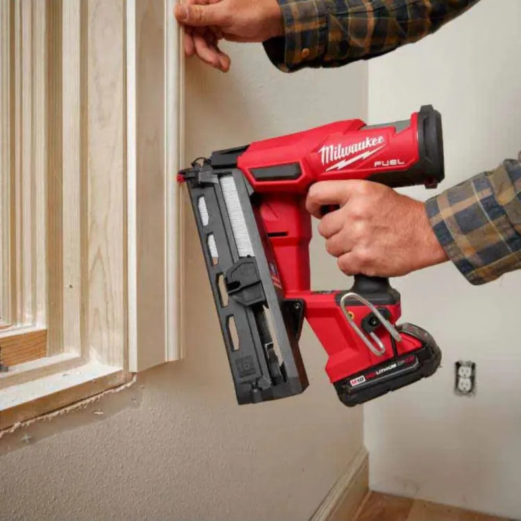 Milwaukee M18 FUEL 16 Gauge Angled Finish Nailer Kit with CP2.0 Battery, Multi-Voltage Charger, and Contractor Bag - 2841-21CT