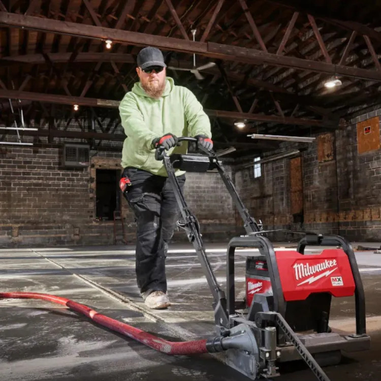Milwaukee 6" MX FUEL Cordless Green Concrete Saw Kit with (2) 8.0Ah Lithium-Ion Batteries and Super Charger - MXF316-2XC