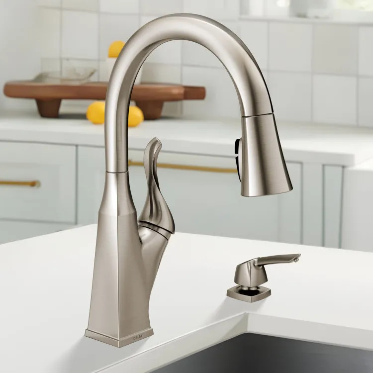Delta Cantrall Pull-Down Kitchen Faucet with Soap Dispenser, DiamondSeal, ShieldSpray, MagnaTite, ADA,1.8 GPM, Spotshield Stainless - 19806Z-SPSD-DST