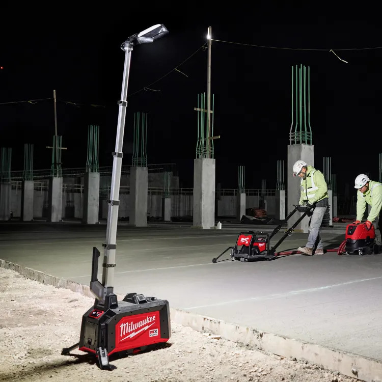 Milwaukee MX FUEL ROCKET Dual-Power Compact Tower Light with up to 15,000 Lumens of TRUEVIEW High-Definition Output, ONE-KEY Compatible -  MXF040-1XC
