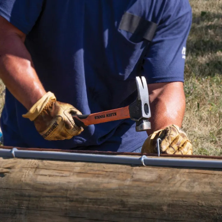 Klein Lineman's Claw Milled Hammer with 26 oz Steel Head and 13" Fiberglass Handle - 832-26
